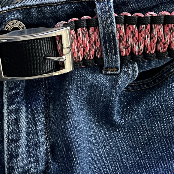 Paracord Belt | Black with Hues of Pink | REALTREE Silver Buckle | Size 36 / M/L - Picture 9 of 17